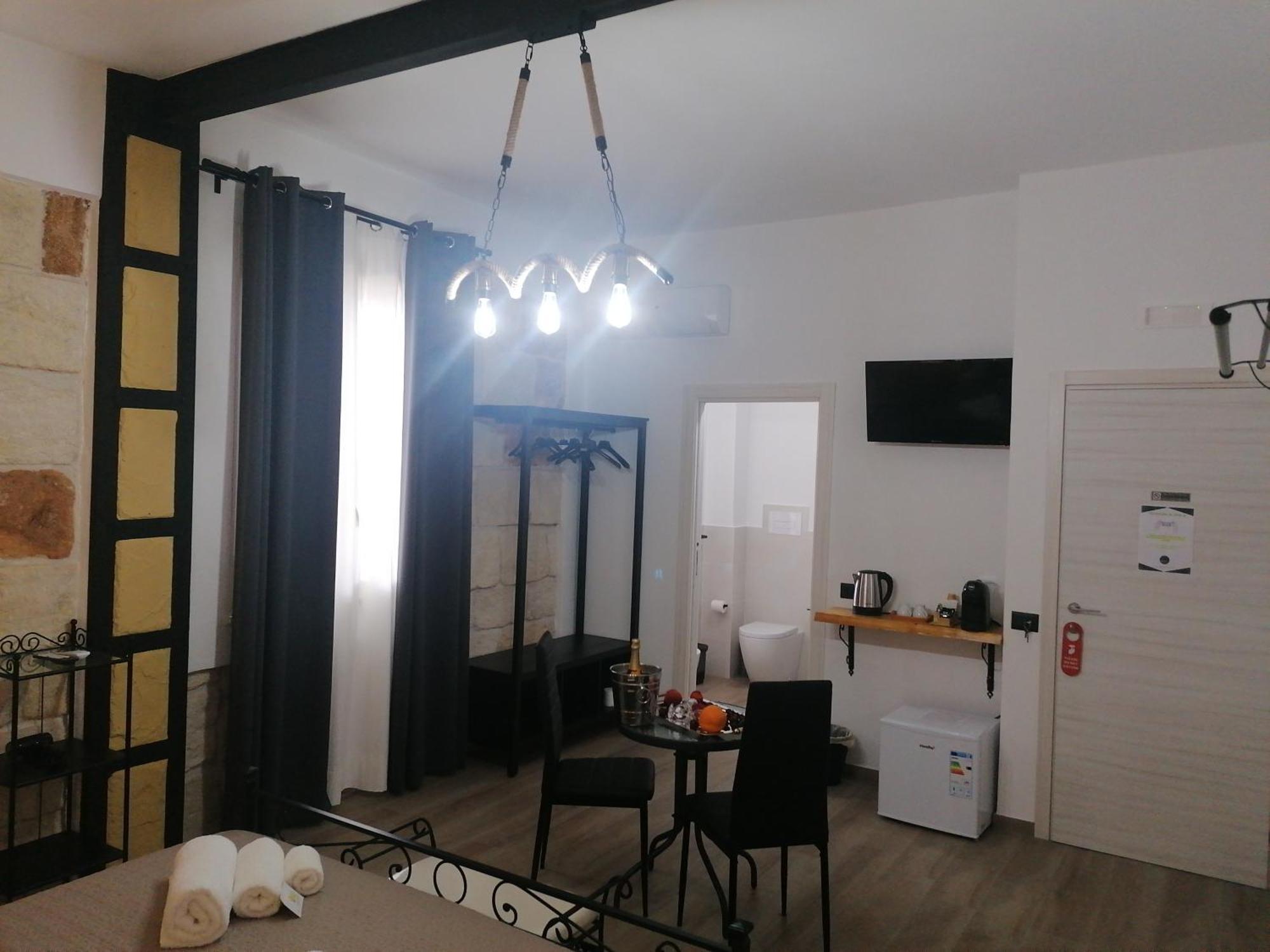 B&B 36 Passi Dal Mare 2.0 Trapani Szoba fotó
